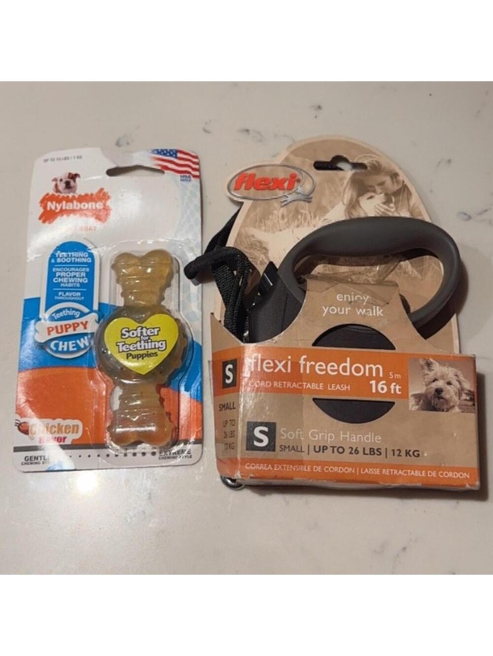 Flexi Freedom Retractable Leash - Black and Nylabone® Teething PUPPY CHEW